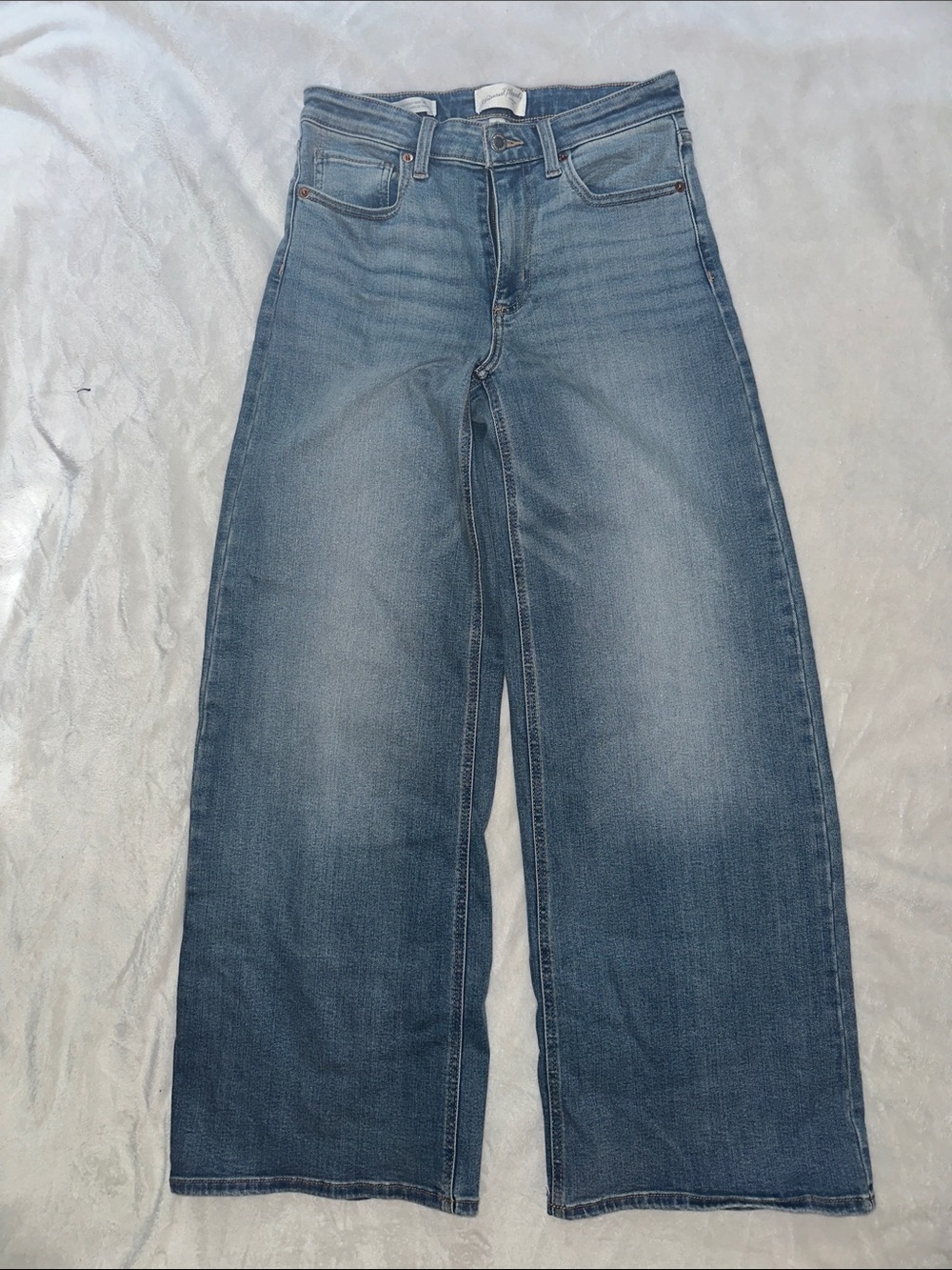 Universal Thread Wide-Leg High Rise Jeans - Blue Wash